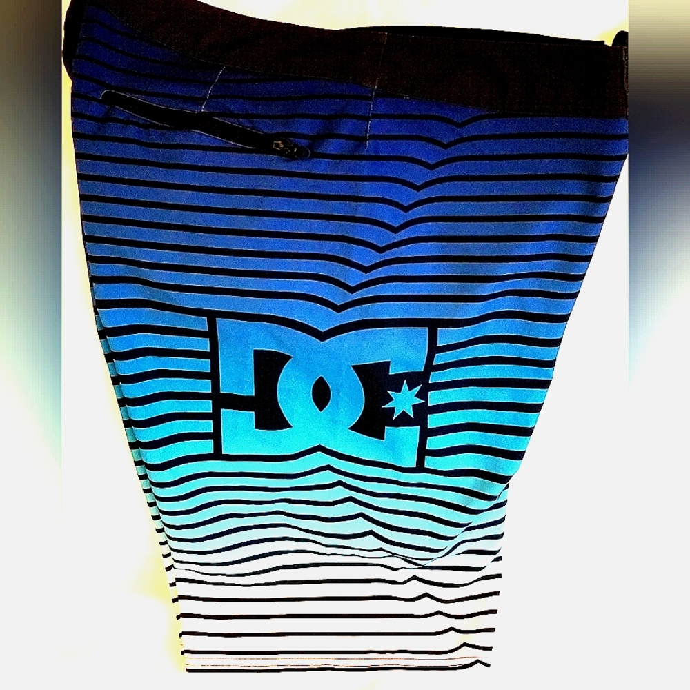 Men's DC SHOES Brand Board Shorts/Swim Trunks- Ombre Stripe - 34 / 36 -NWOT- NEW
